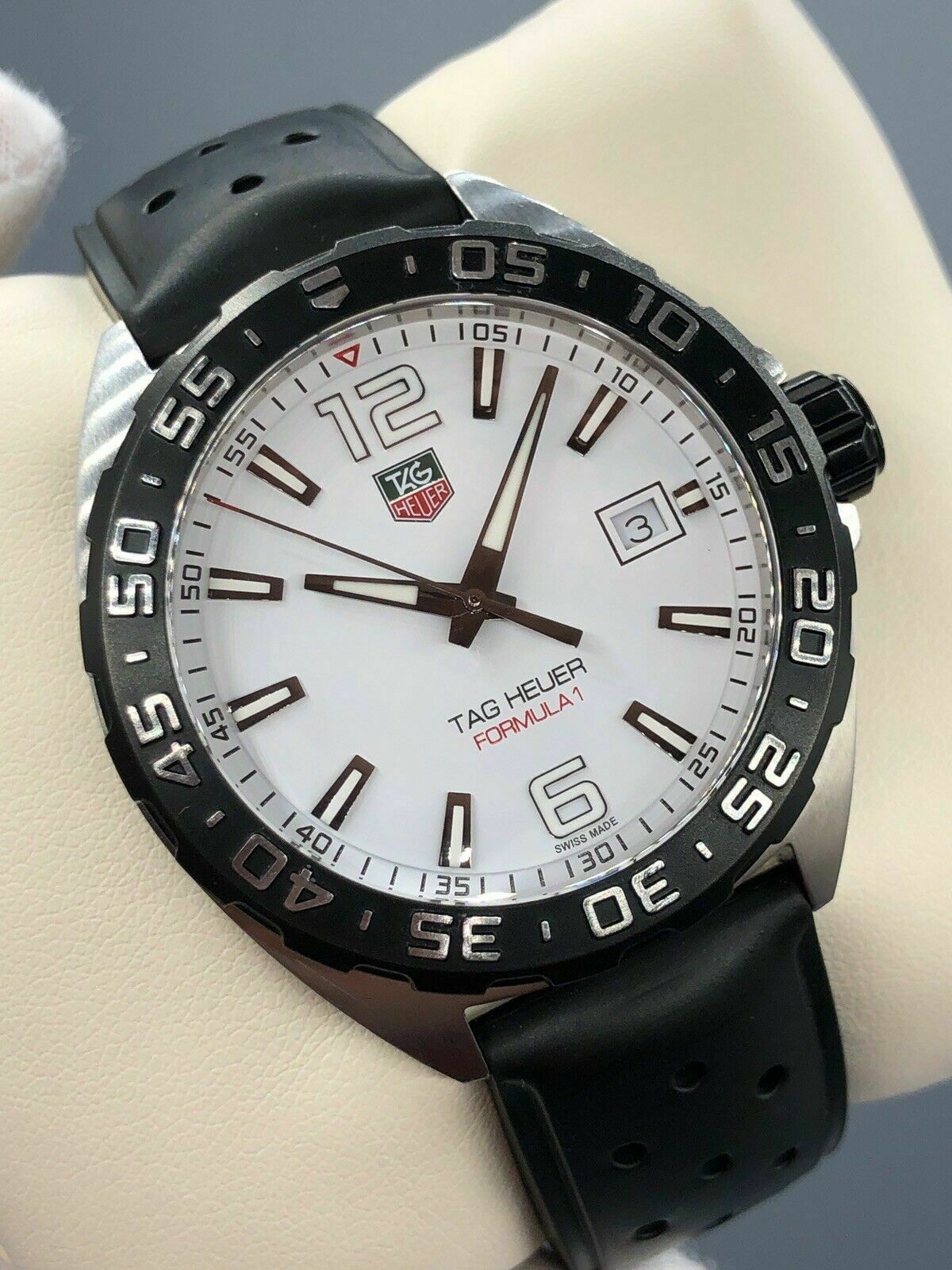 Tag Heuer Formula 1 Quartz White Dial Black Rubber Strap Watch for Men - WAZ1111.FT8023