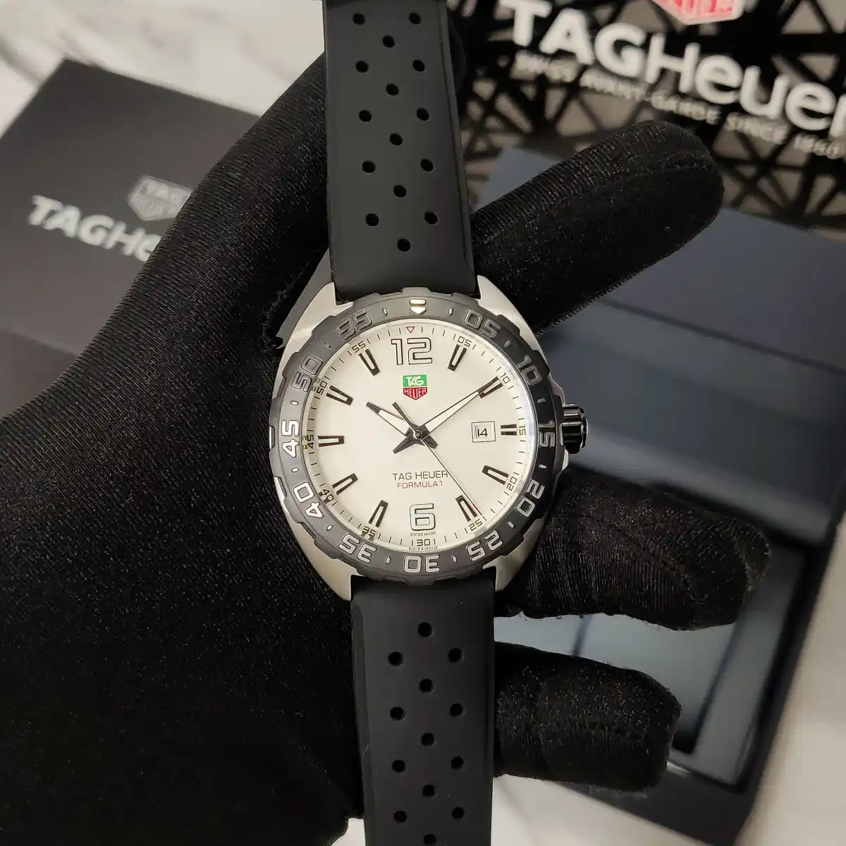 Tag Heuer Formula 1 Quartz White Dial Black Rubber Strap Watch for Men - WAZ1111.FT8023